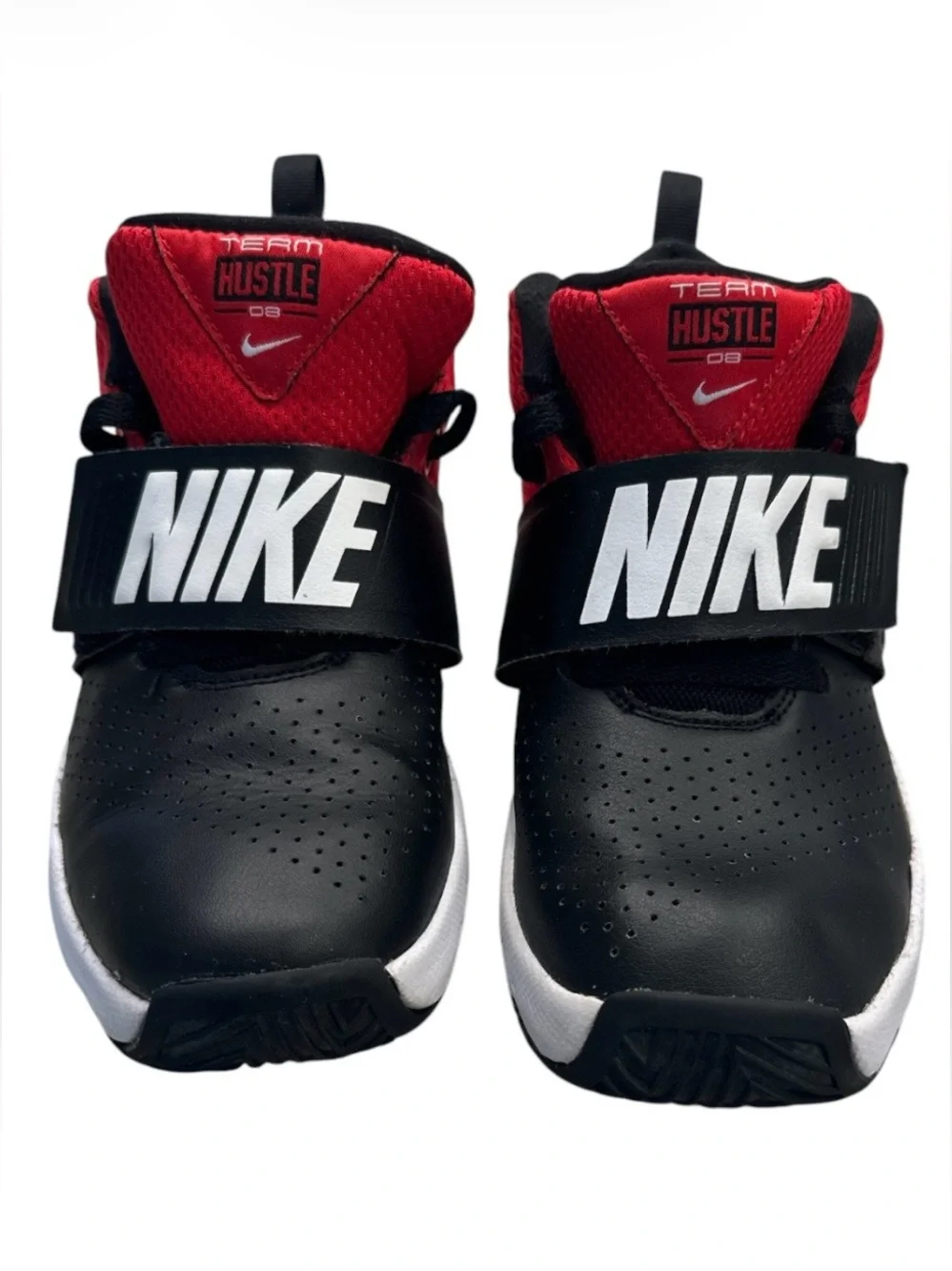 Nike Team Hustle D8 Youth Black Red Basketball Shoes Sneakers Sz 2Y (881942-004)